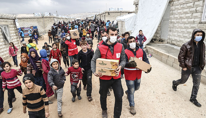 Türkiye'de toplanan bağışlar, rejimin saldırılarından kaçan Suriyelilere 'dört duvar' oluyor