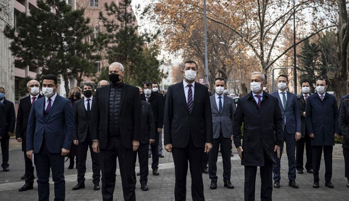 81 ildeki okullarda ve EBA TV’de İstiklal Marşı okundu, MEB bahçesinde de tören düzenlendi