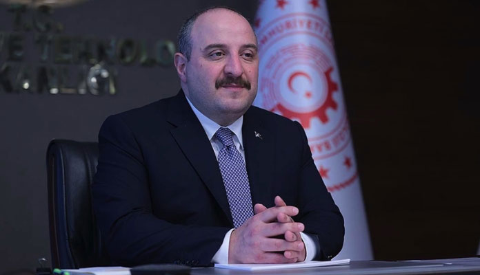 Bakan Varank: Oppo'nun Tuzla'da yapımı devam eden fabrikasında test üretimine başlandı