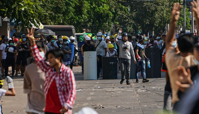 Myanmar'daki protestolara güvenlik güçlerinin silahlı müdahalesi sonucu en az 38 kişi öldü