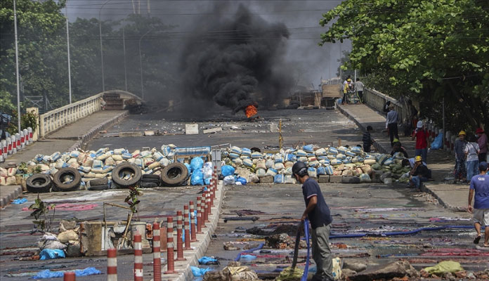 Myanmar'da son 24 saatte düzenlenen protestolarda 23 kişi yaşamını yitirdi