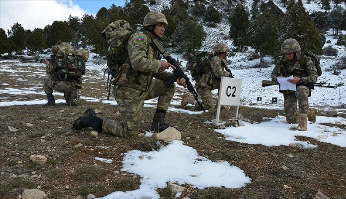 Azerbaycan askerlerine 'dağcılık eğitimi' verildi