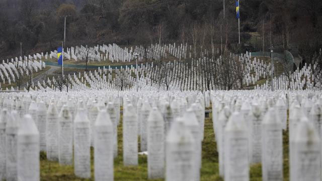 Karadağ'da "Srebrenitsa soykırımı"nı inkar eden bakan görevden alındı