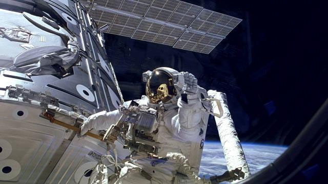 Astronotlar uzay yürüyüşüne çıktı