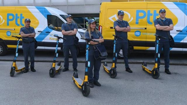 İstanbul'da elektrikli scooterlı postacı dönemi