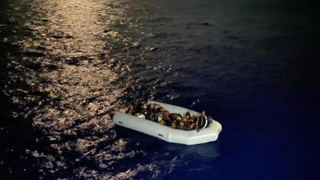 Çanakkale açıklarında 59 düzensiz göçmen kurtarıldı