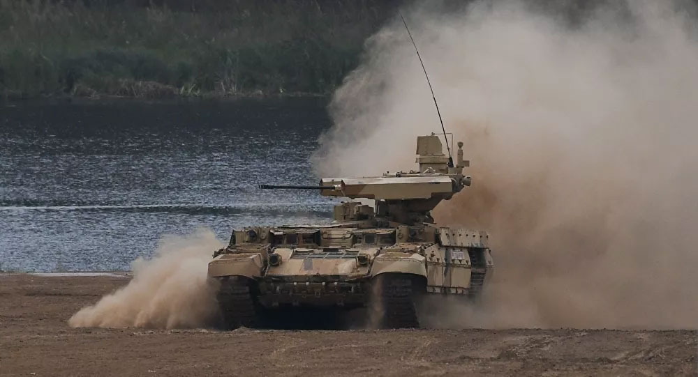 Rusya’nın tank birliklerinden Afganistan sınırında geçit