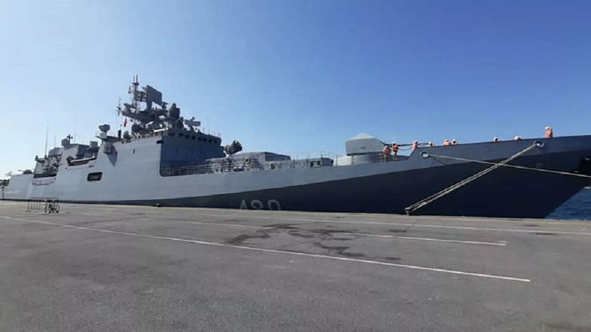 Rus Amiral Essen fırkateyni İstanbul limanına iş ziyareti gerçekleştiriyor