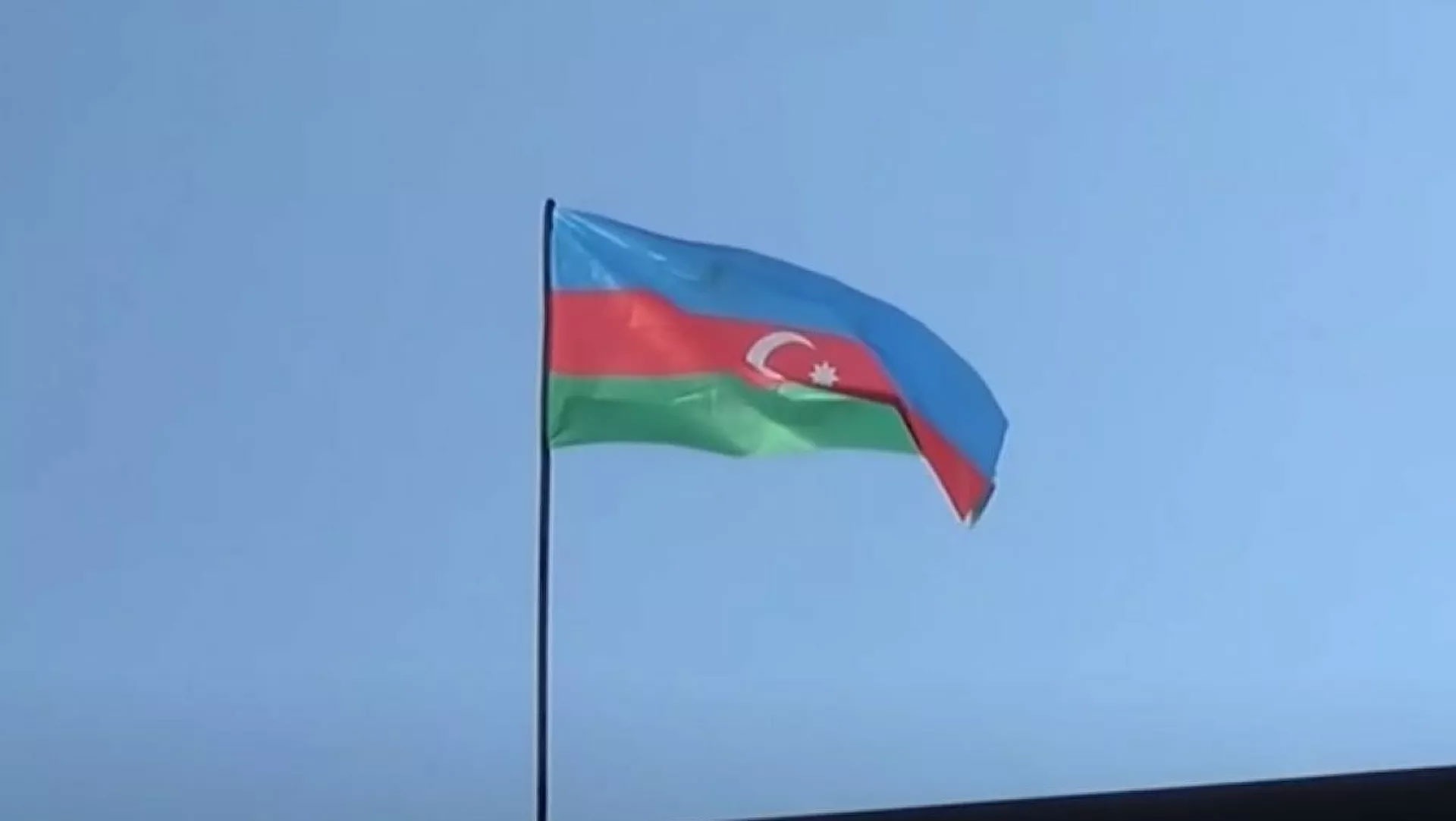Azerbaycan ordusuna ait askeri helikopter tatbikat sırasında düştü