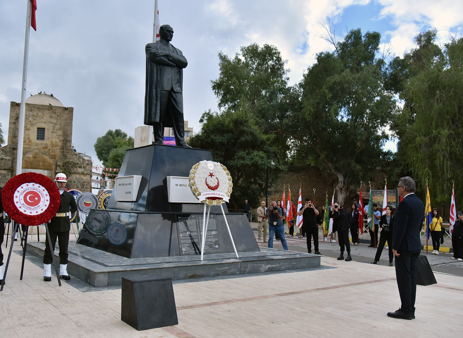 29 Ekim Cumhuriyet Bayramı... Lefkoşa Atatürk Anıtı'nda tören düzenlendi