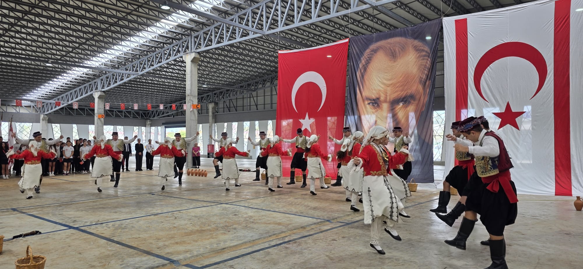 Cumhuriyet Bayramı ilçelerde törenlerle kutlandı