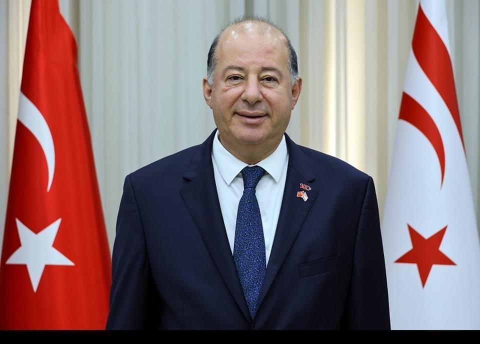 Dinçyürek, adaylıktan çekilme kararı aldığını ve Sağlık Bakanlığı görevinden istifasını sunacağını açıkladı