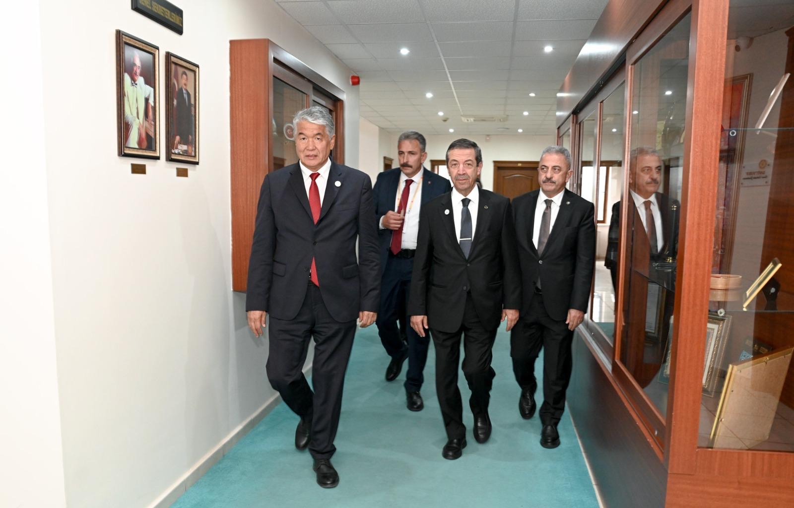 Dışişleri Bakanı Ertuğruloğlu, TÜRKSOY Genel Sekreteri ile görüştü