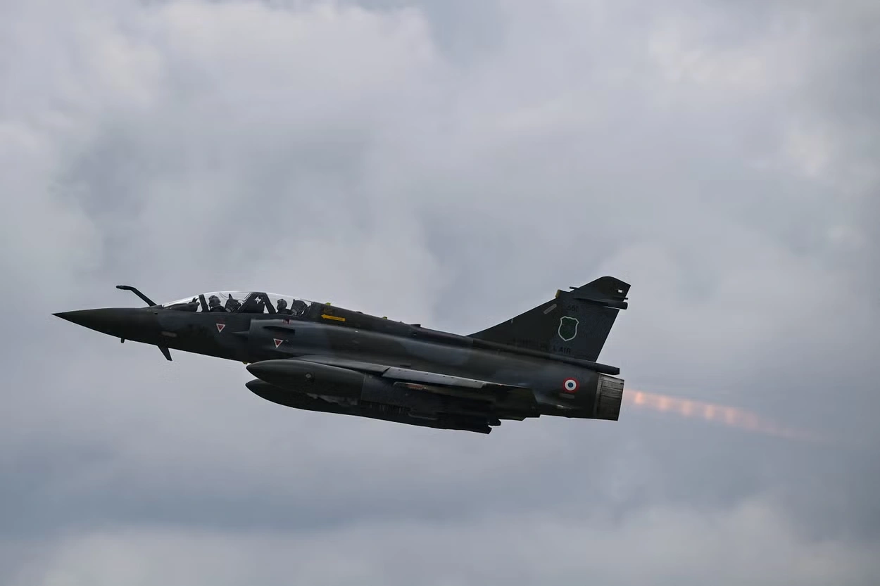 Fransa'da Mirage 2000D tipi savaş uçağı düştü
