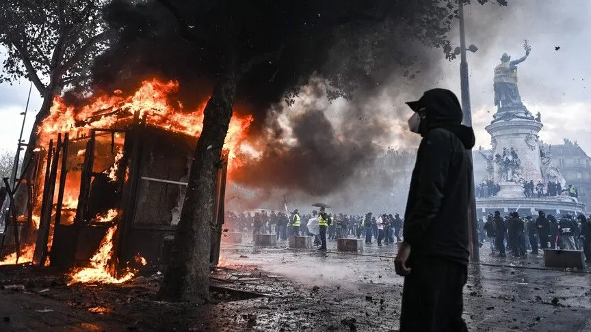 Fransa'da olası Sarı Yelekliler eylemlerine karşı yarın 70 bin polis ve jandarma görev yapacak