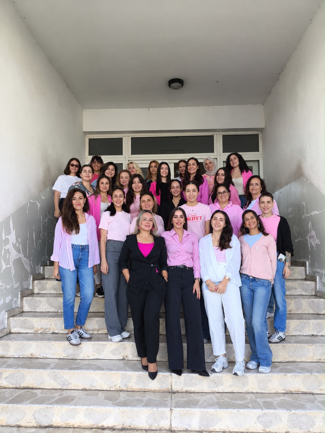 Güç-Sen kadın üyeleri, Meme Kanseri Farkındalık Ayı kapsamında pembe giydi