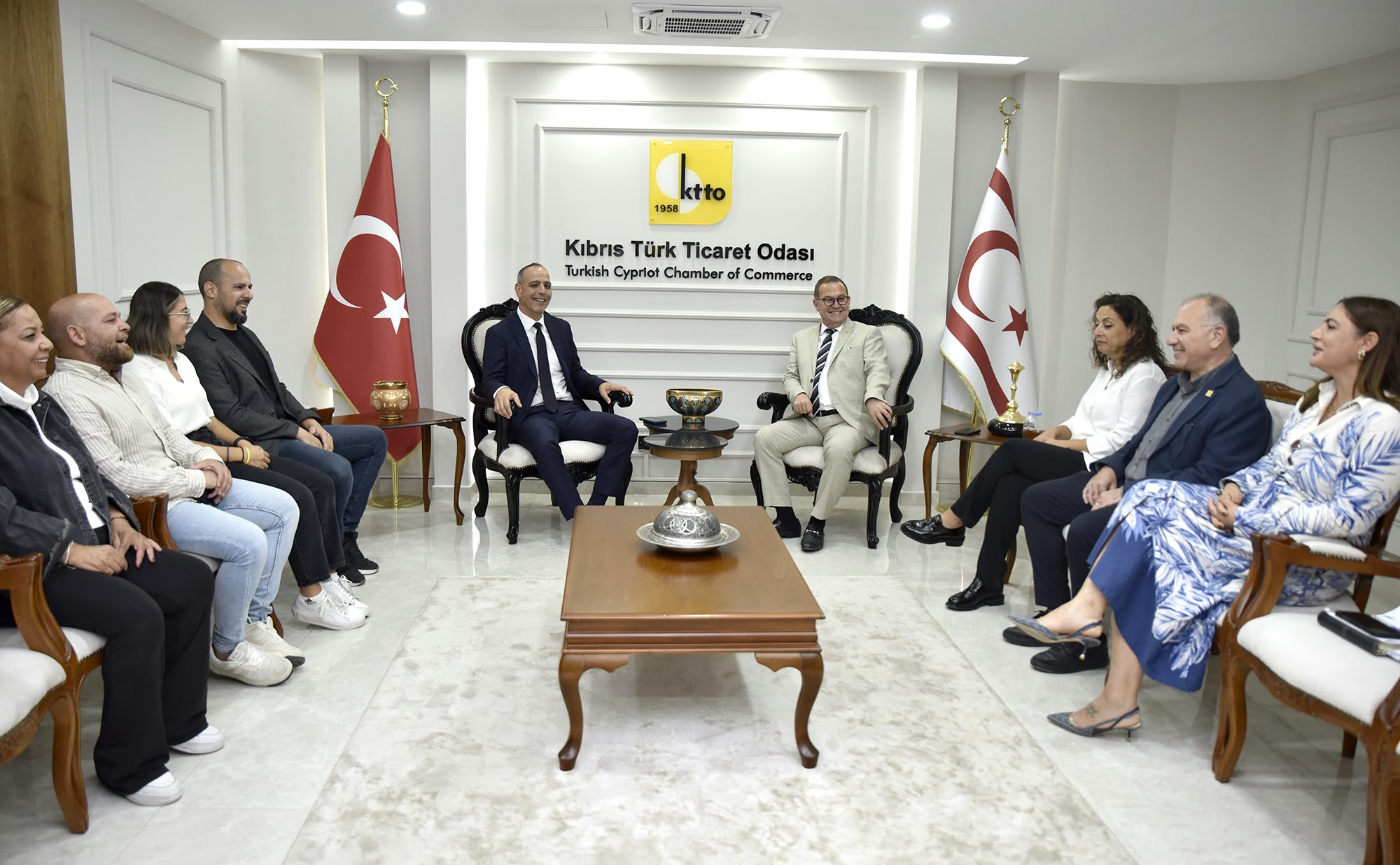 Harmancı, esnaf ve ticaret odalarını ziyaret etti