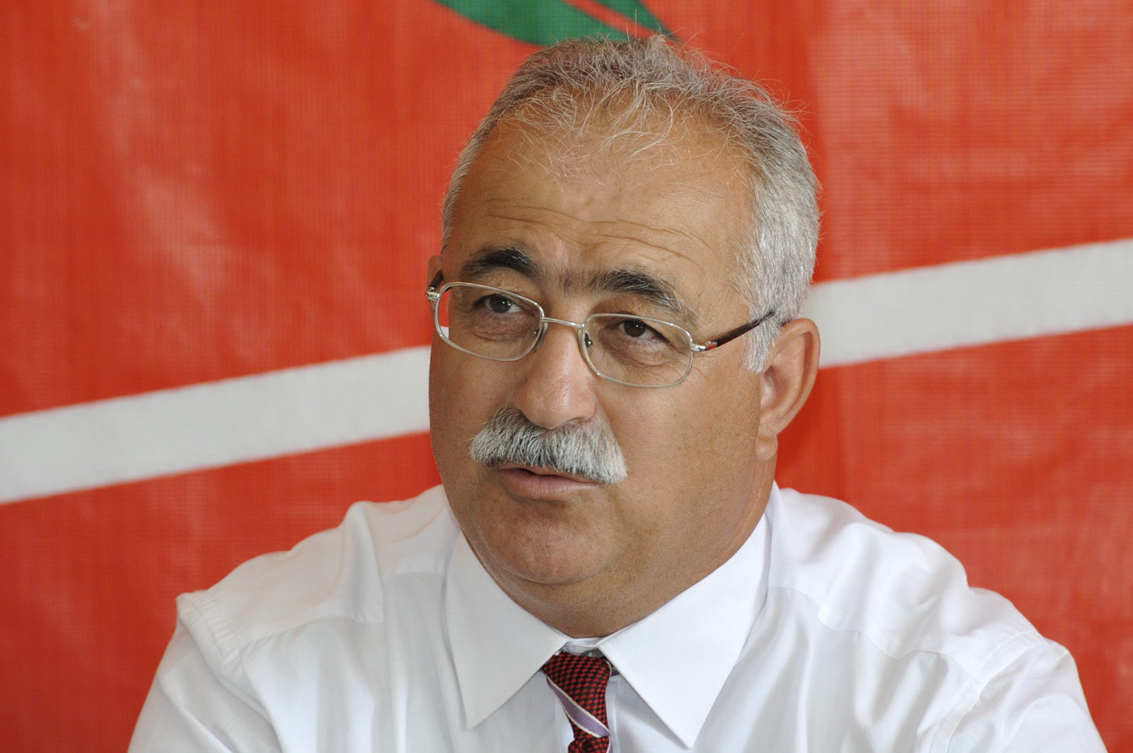 İzcan’dan Erhürman’ın Maraş-Mağusa Limanı önerisine ilişkin tutumuna kınama
