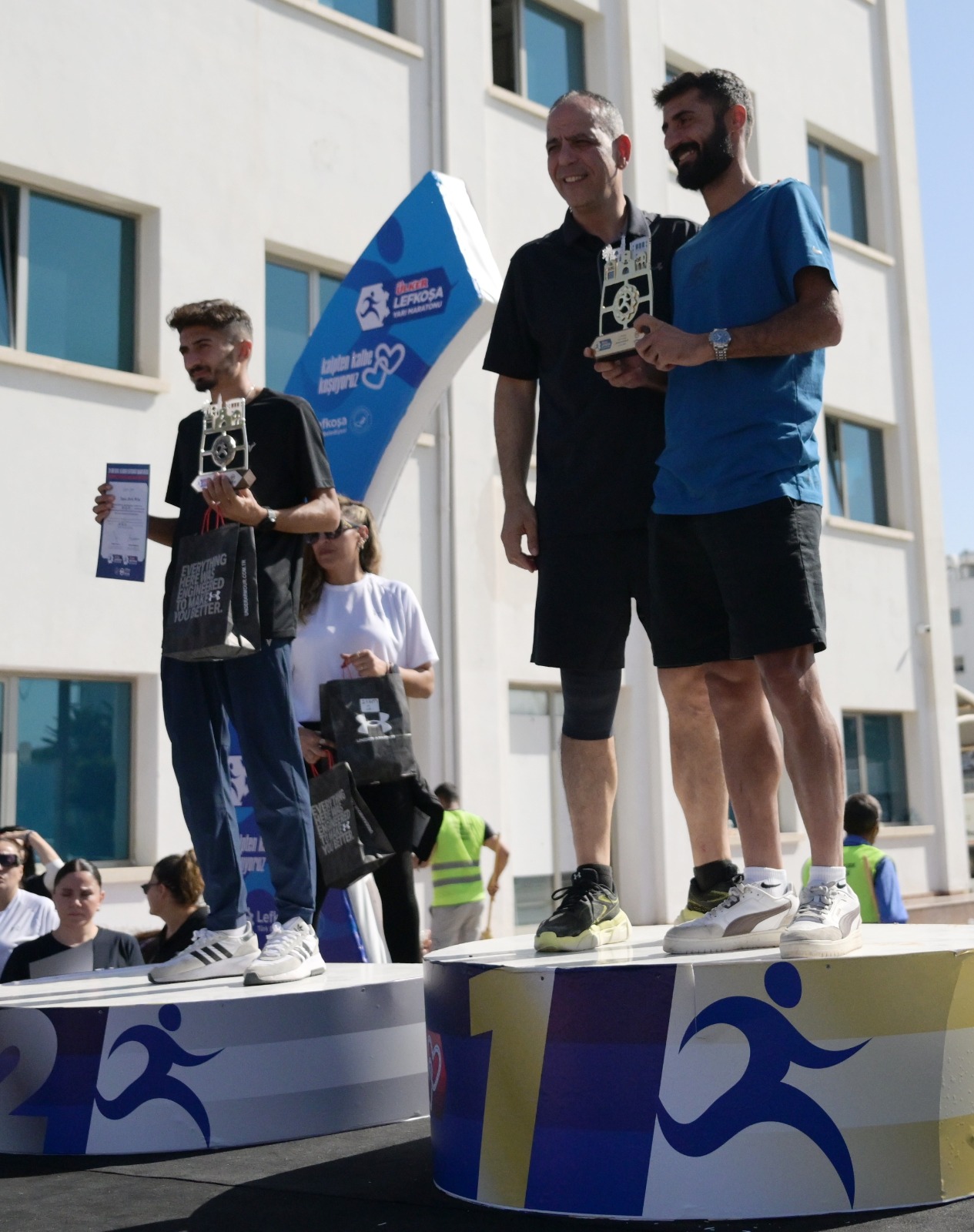 Lefkoşa Maratonunda dereceye girenlere ödülleri verildi