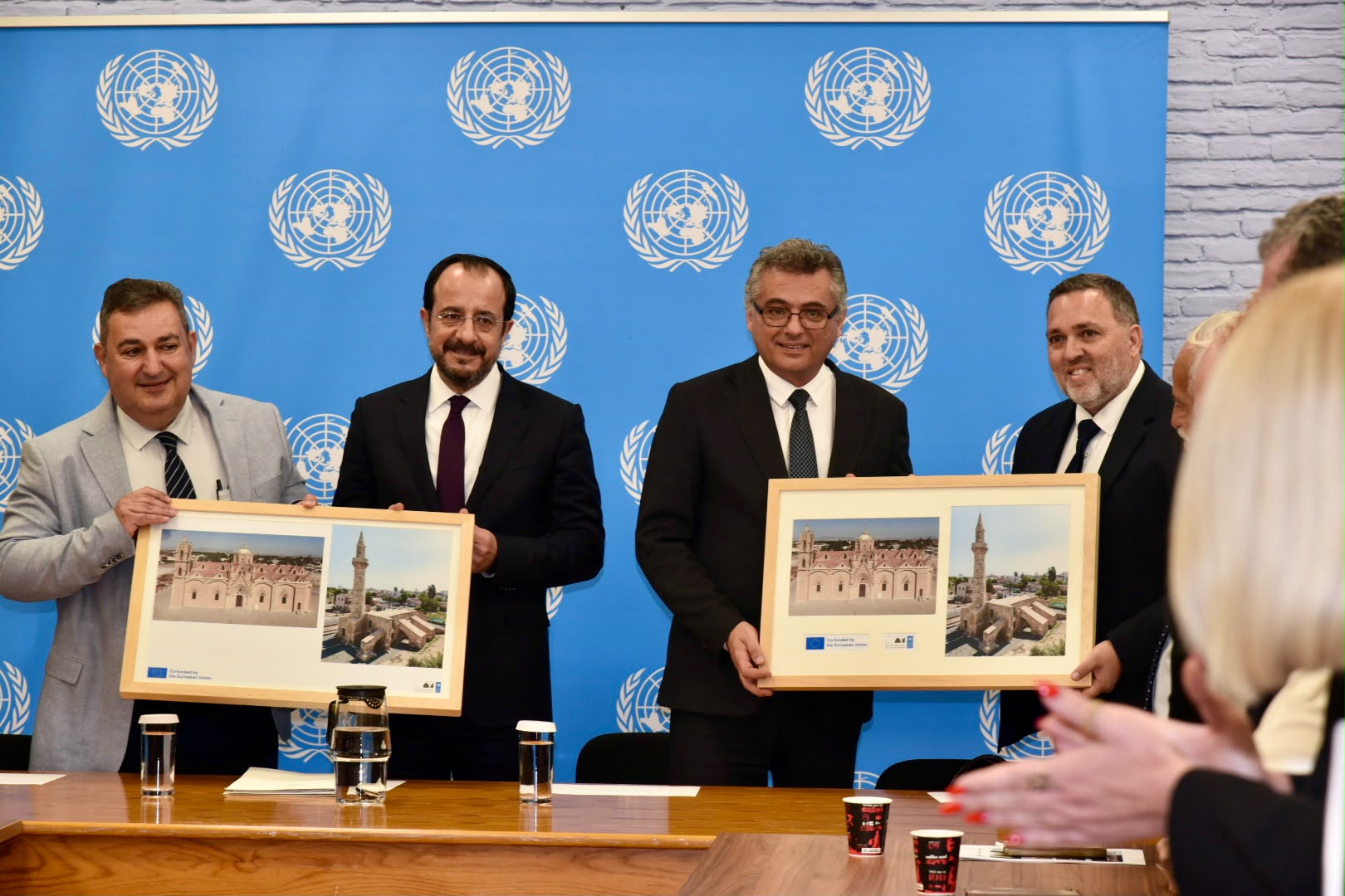 Liderler, iki toplumlu komitelerin temsilcileriyle bir araya geldi