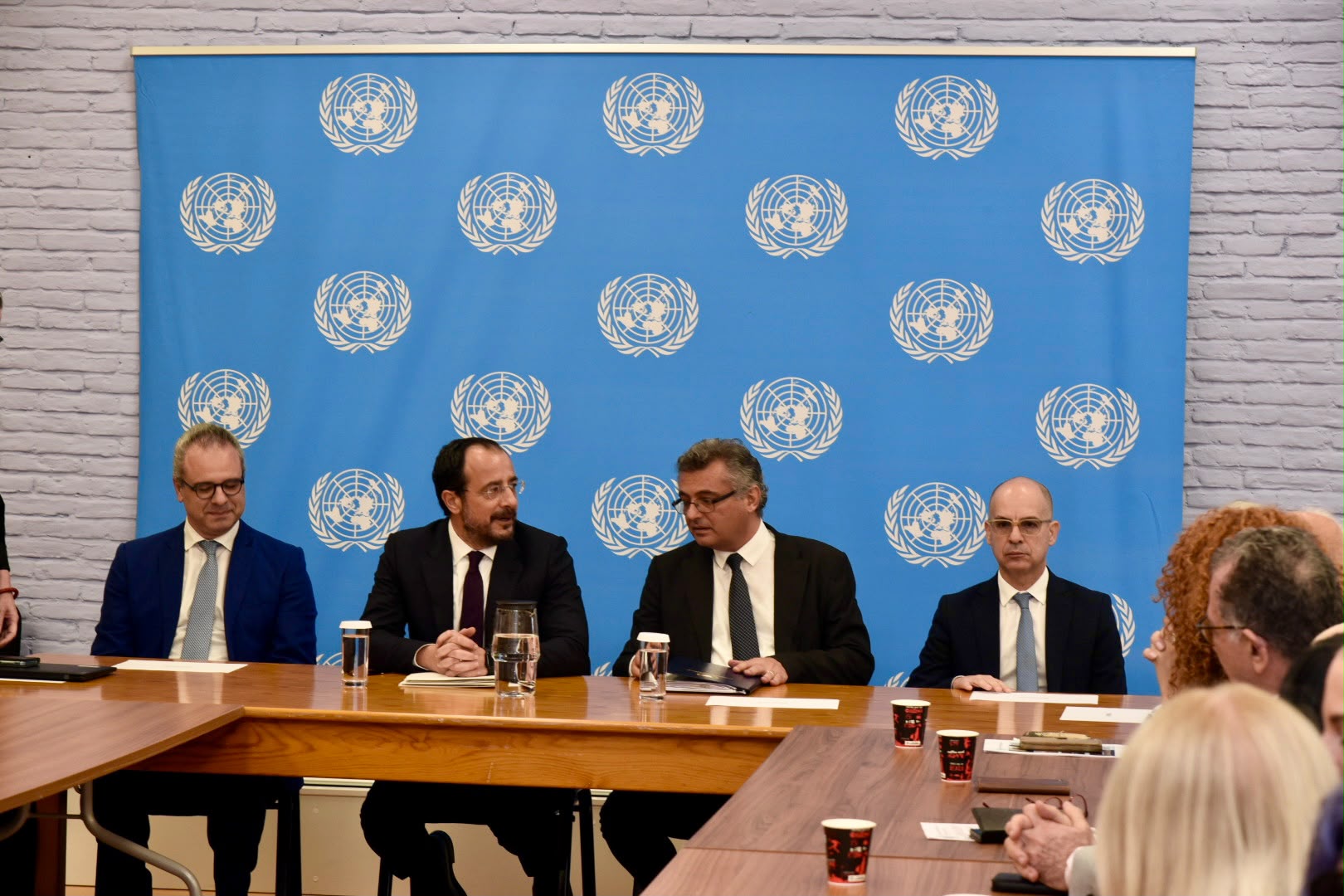 Liderler, iki toplumlu komitelerin temsilcileriyle bir araya geldi
