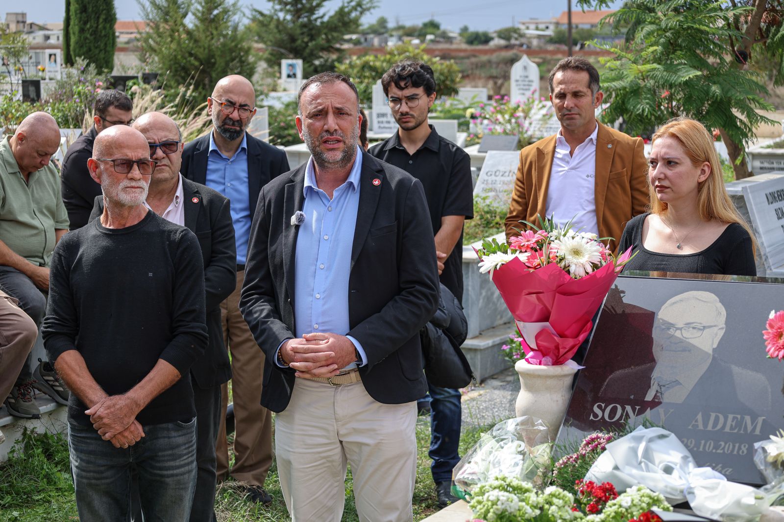 TDP, Sonay Adem’i kabri başında andı: “Yolumuza ışık tutmaya devam ediyor”